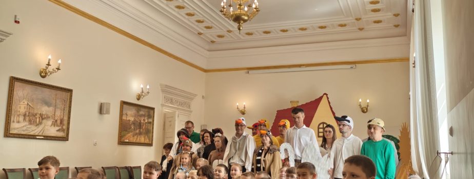 🦢✨ Wyjątkowe przedstawienie „Brzydkie Kaczątko” dla dzieci z Olesna ✨🎭